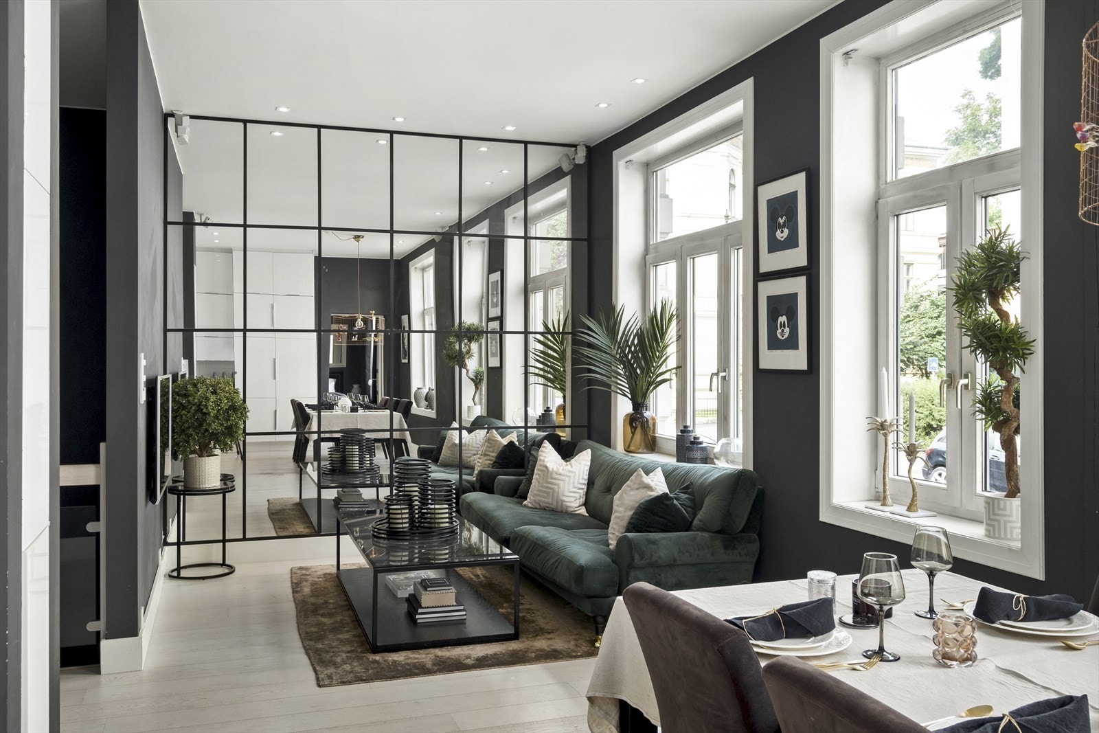 Svært attraktiv og stille beliggenhet på Frogner/Uranienborg med flotte sosiale soner. Galleribilde