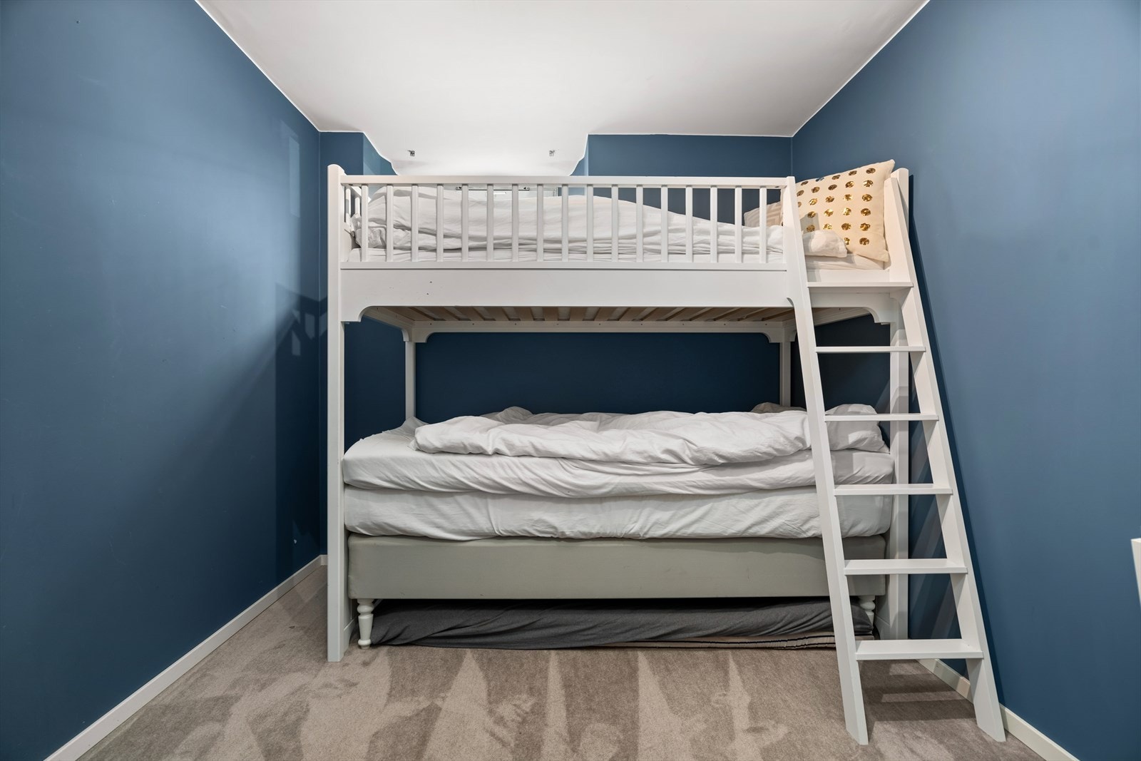 Rommet som idag benyttes som soverom er vaskerom, ikke bruksendret eller søkt om godkjennelse for varig opphold. Galleribilde