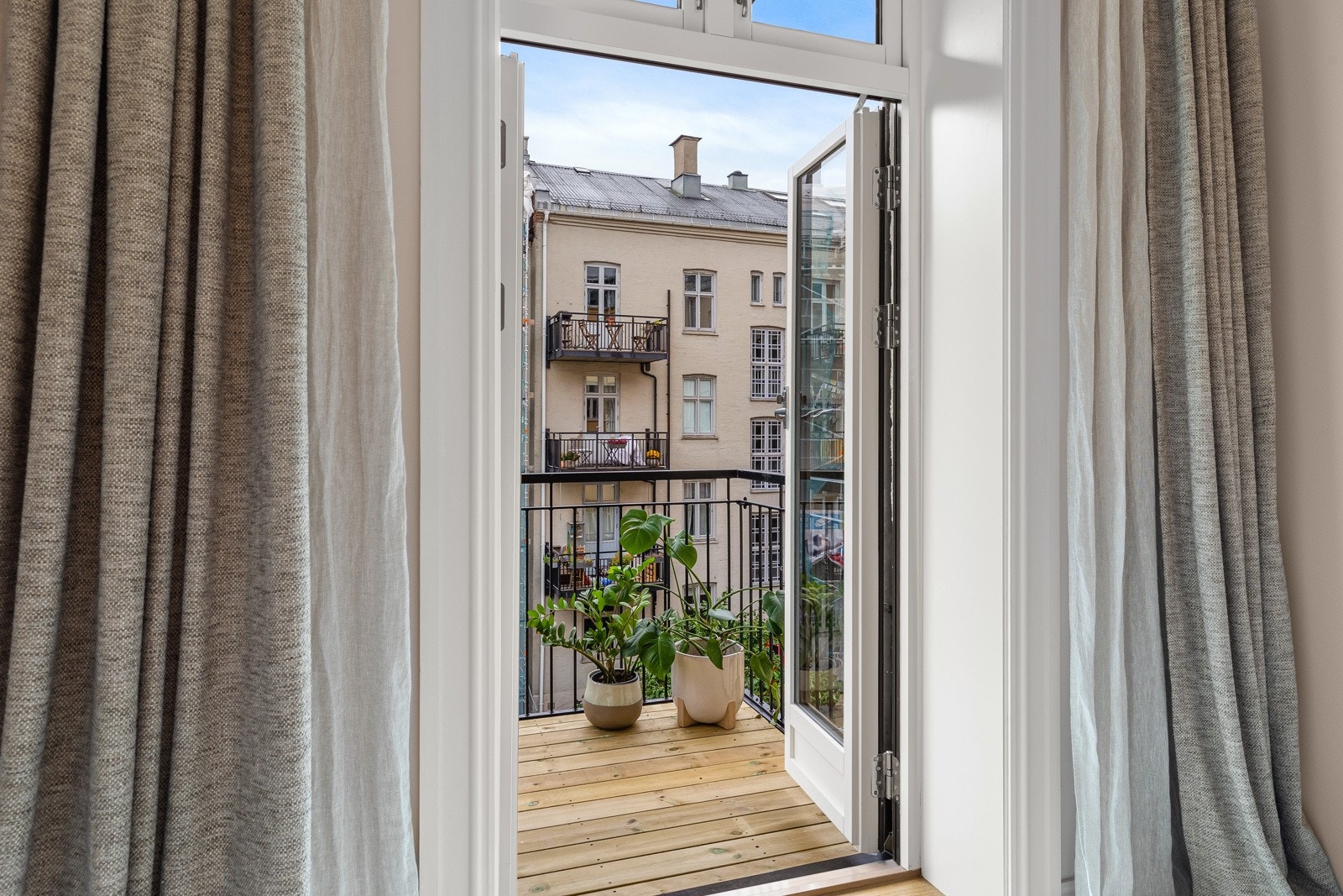 Balkongen skaper et deilig uterom når været tillater det Galleribilde