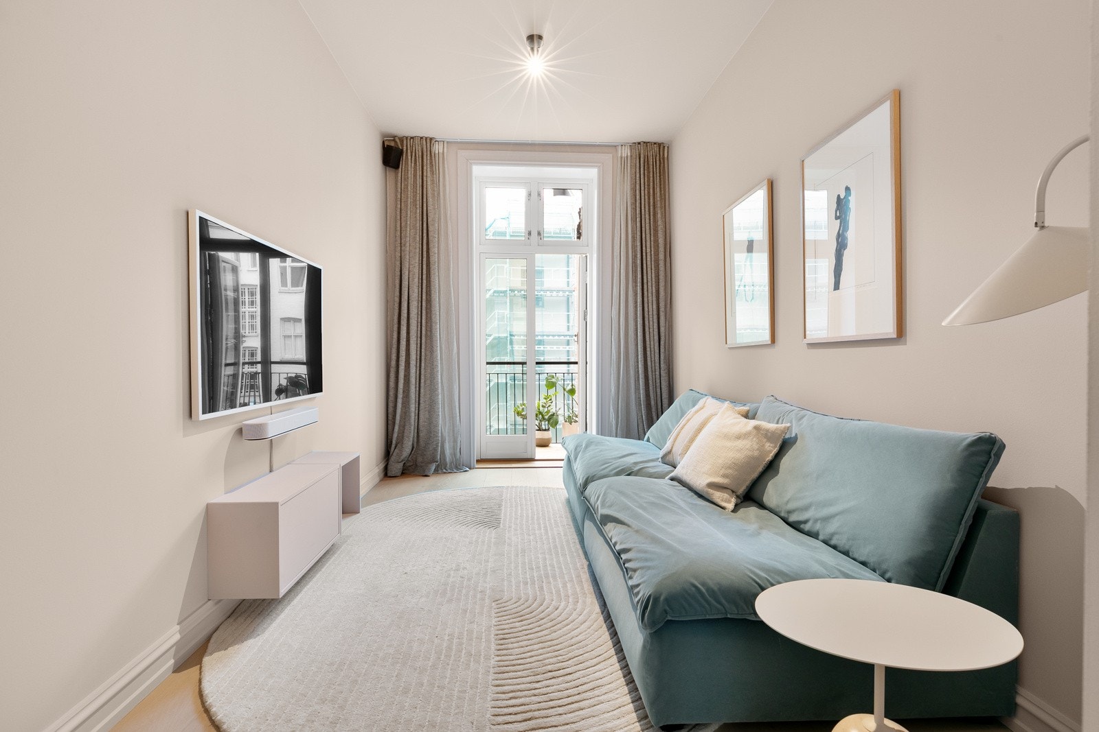 Balkongen har utgang fra tv-stuen Galleribilde