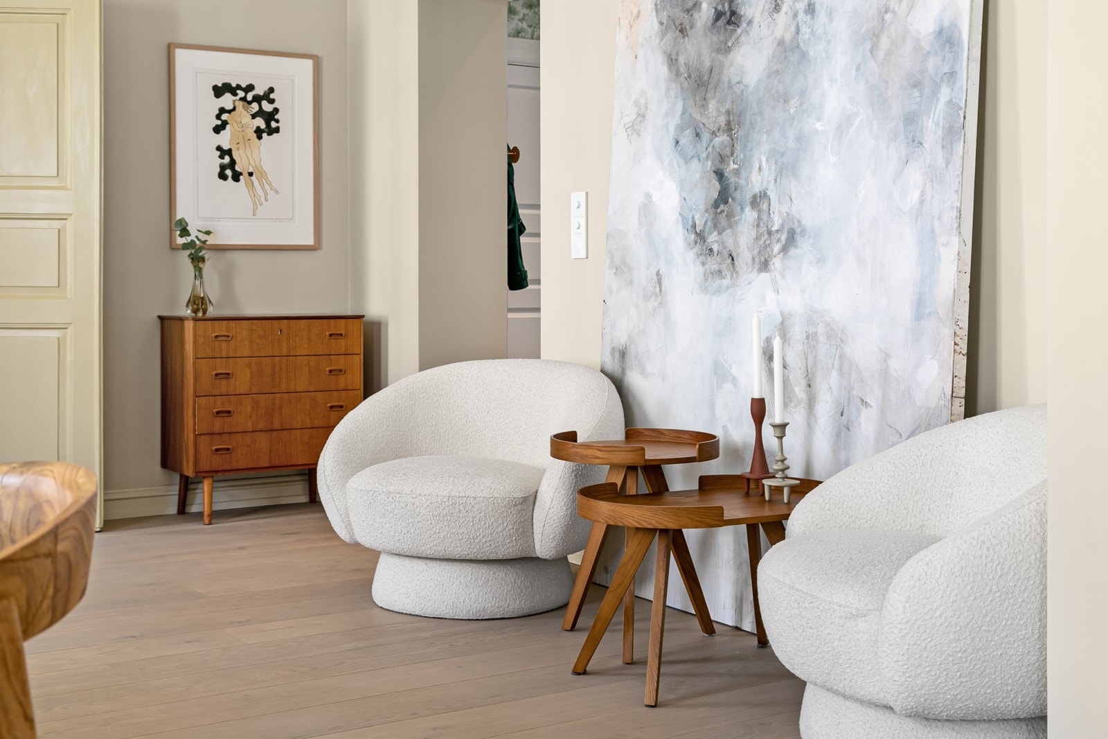 Leiligheten er gjennomgående malt i lekre og tidsriktige farger Galleribilde