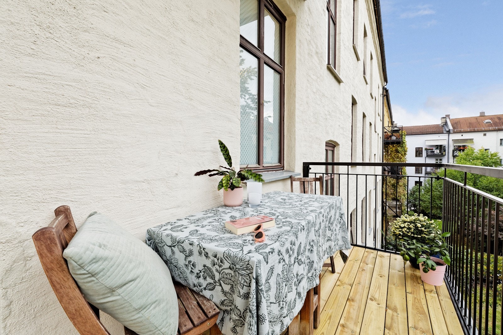 Her har man sol formiddag til tidlig kveld Galleribilde