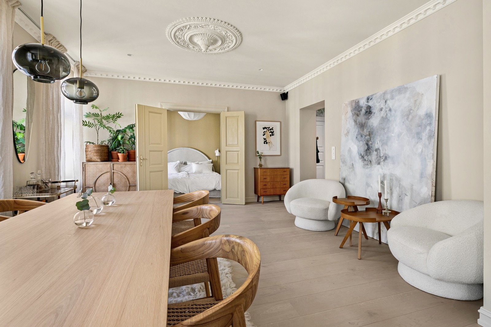 Boligen har gjennomgått omfattende oppussing i 2021 og holder en meget høy standard Galleribilde