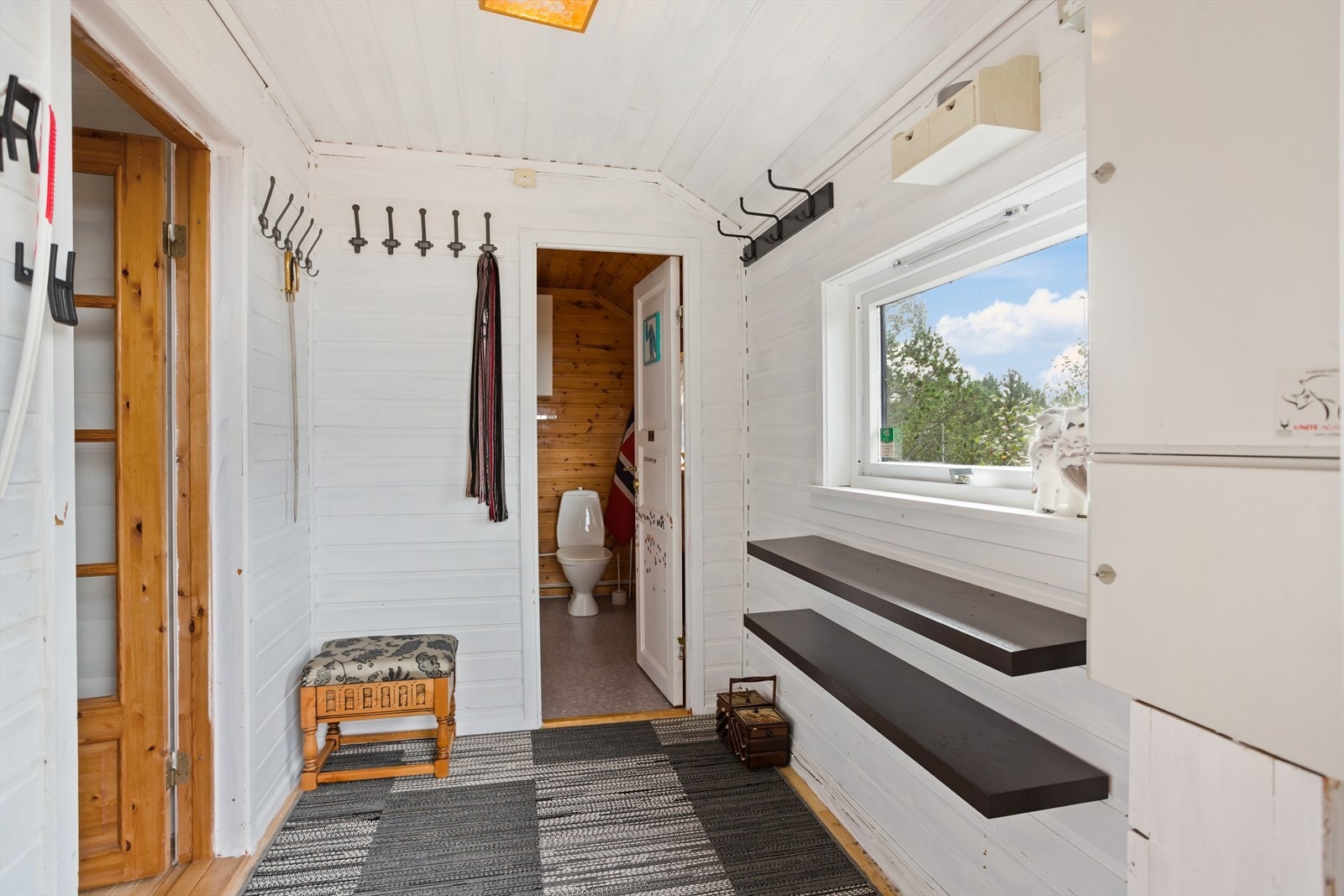 Entré, med god plass til av- og påkledning. Galleribilde