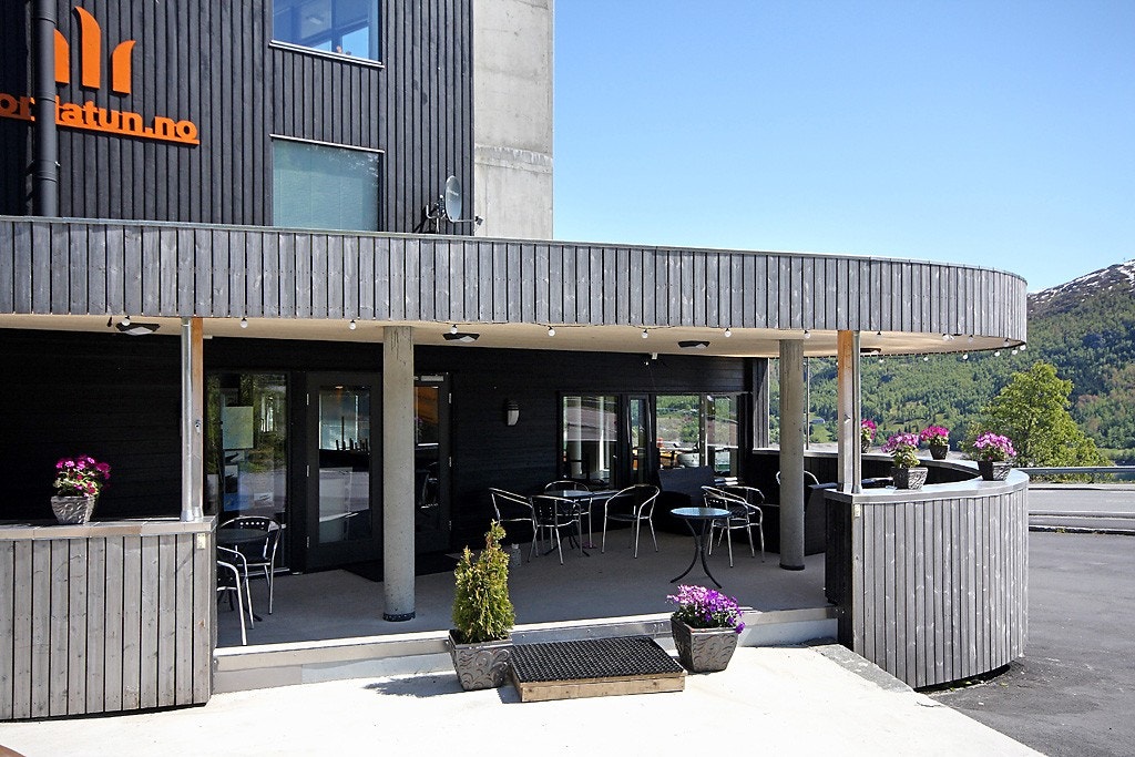 Velkommen inn til resepsjon og restaurant Galleribilde