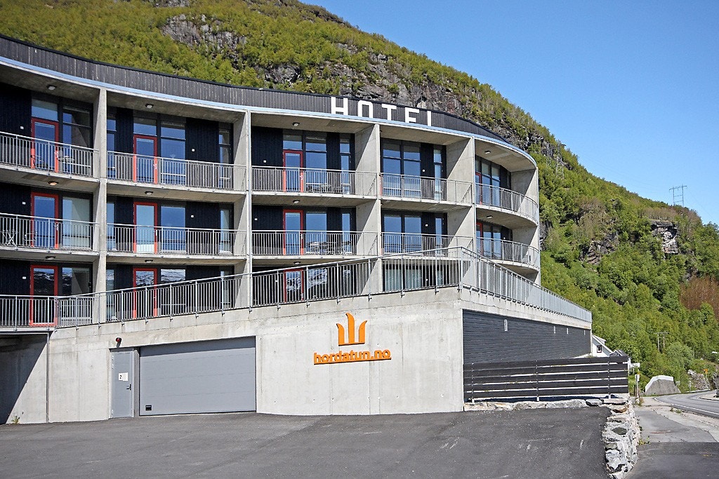 Innbkjørsel til lukket garasjeplass Galleribilde