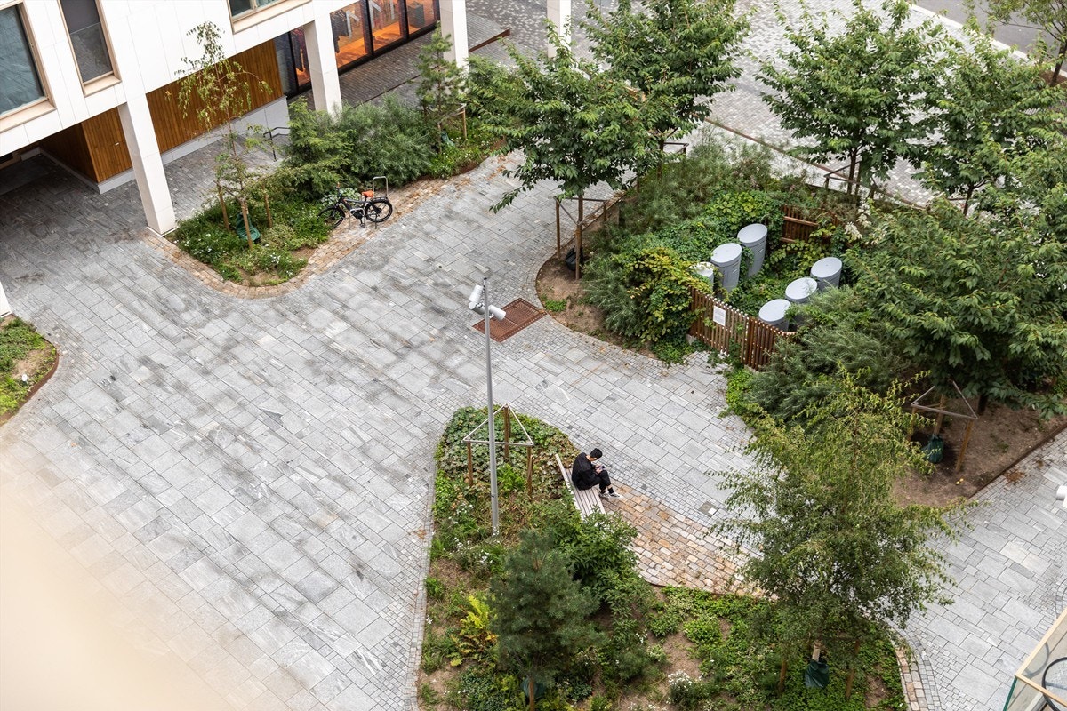 Utsyn til byhagen fra balkong. Galleribilde