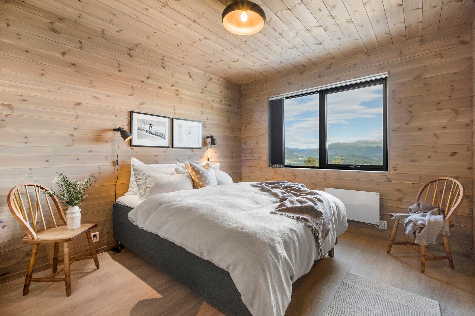 Stort hovedsoverom i 1. etasje Galleribilde