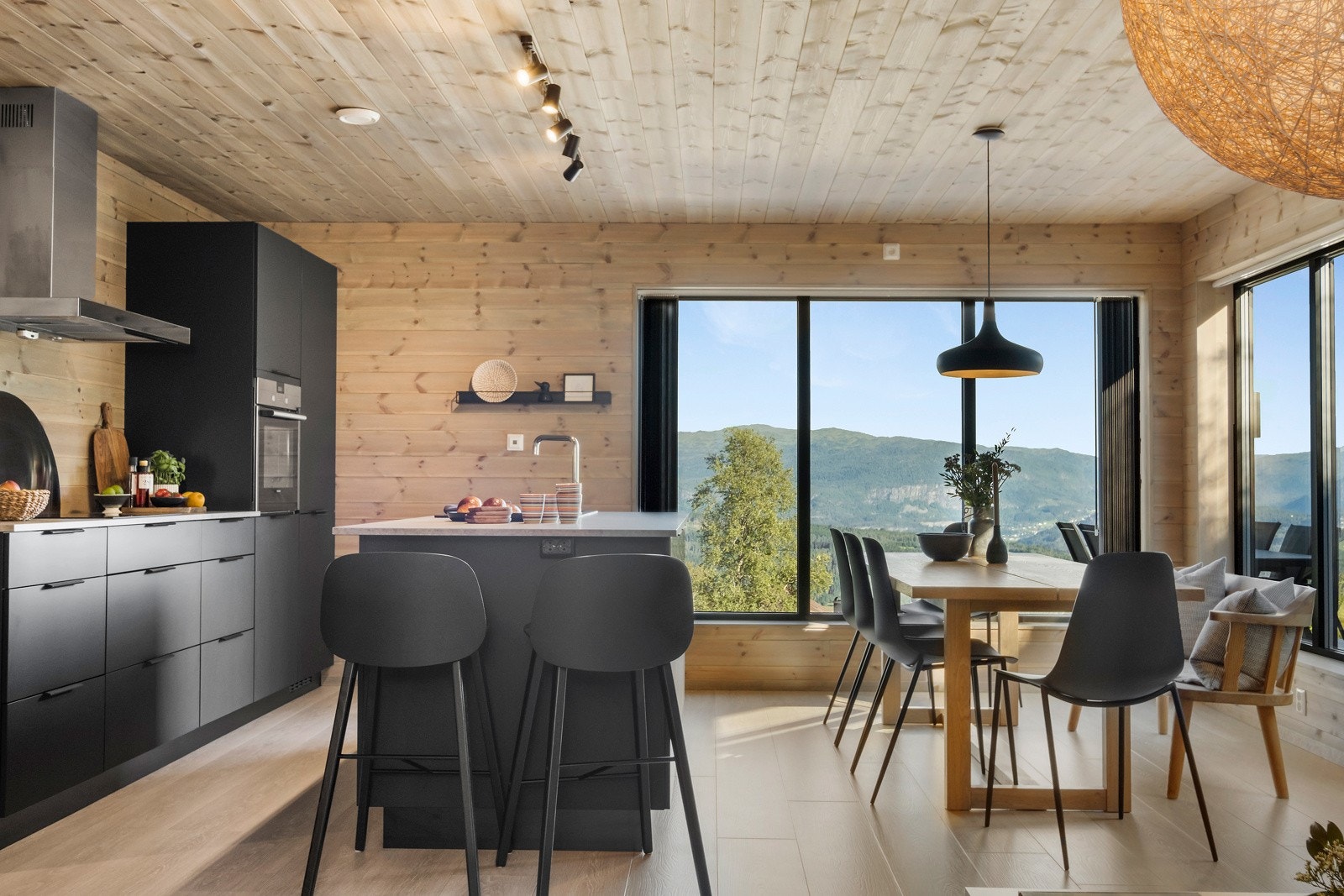 Velkommen til Tråstølsvegen 551, en stor og eksklusiv hytte med gode løsninger! Galleribilde