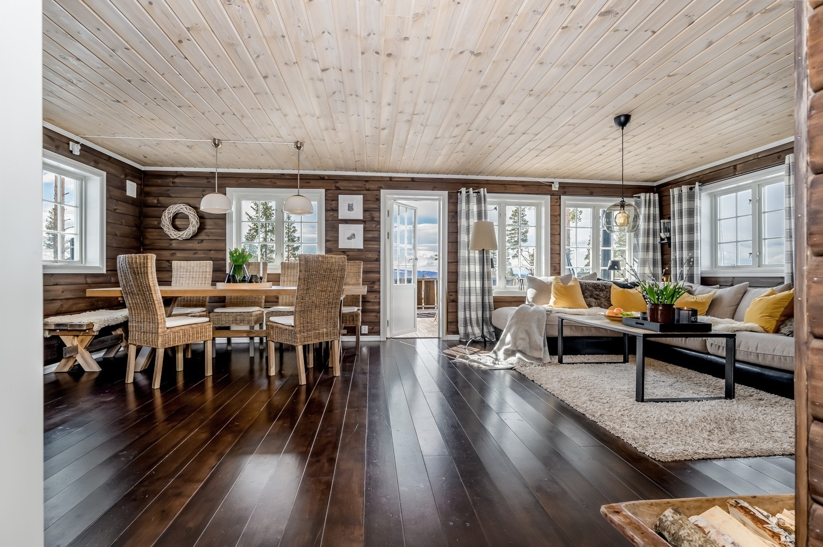 Hytta har et lunt og delikat preg - her ligger alt tilrette for kos og hygge for store og små. Galleribilde