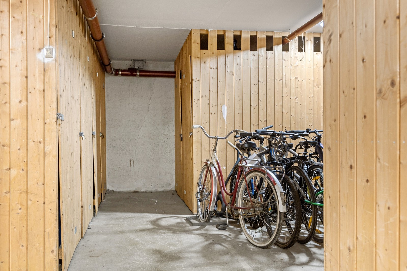 I tillegg til innvendig bod i leiligheten, disponeres bod i kjeller. Det er også felles sykkelparkering. Galleribilde