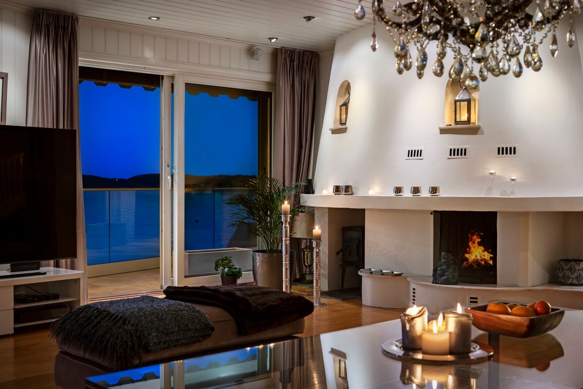 Fra vindusflatene får du rikelig med naturlig lysinnslipp som skaper en god atmosfære i rommet. Galleribilde