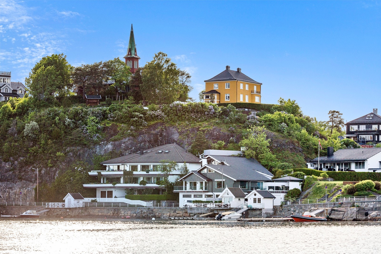 Huset sett fra paddehavet. Galleribilde