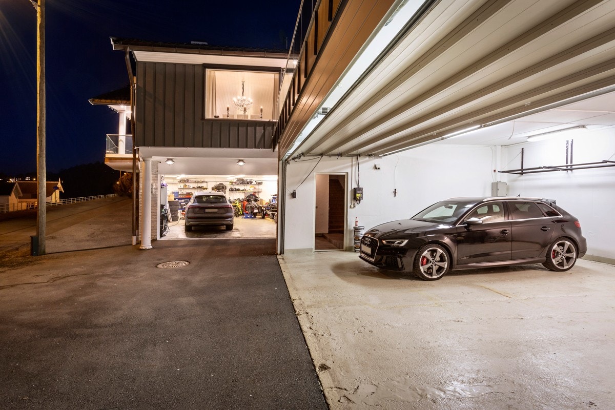 Det er plass til opptil 8 biler med optimal utnyttelse... Galleribilde