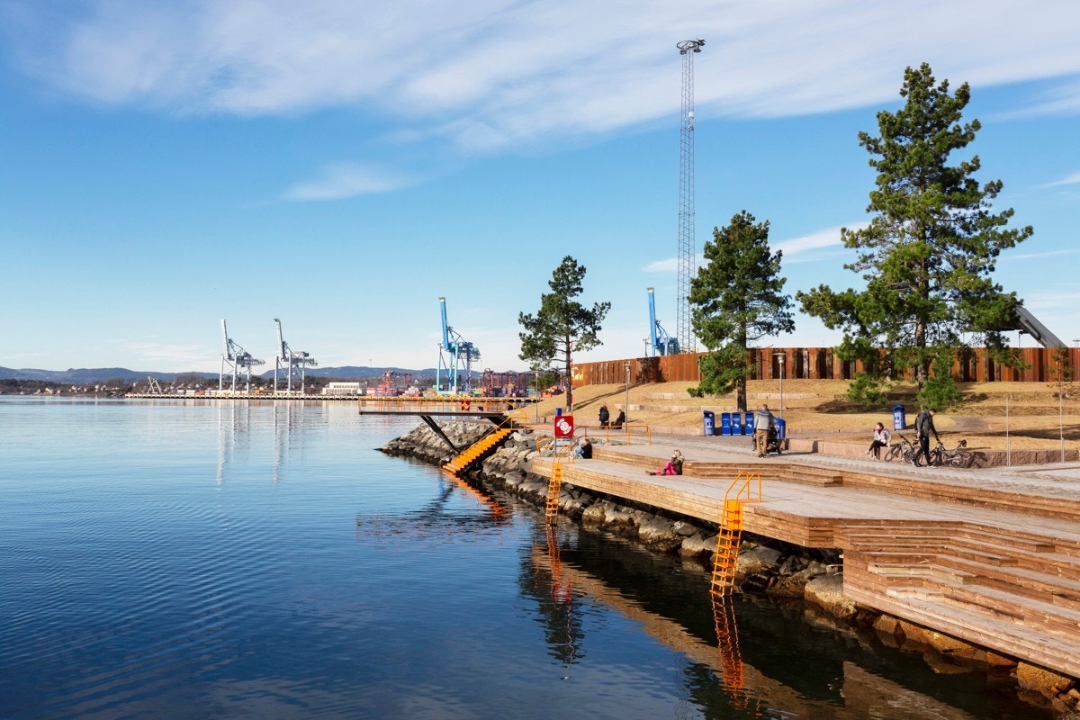 Eneboligen er sentralt beliggende på Ormøya med kort vei til de fleste fasiliteter som for eksempel offentlig kommunikasjon, forretninger, skoler, og friområder. Galleribilde
