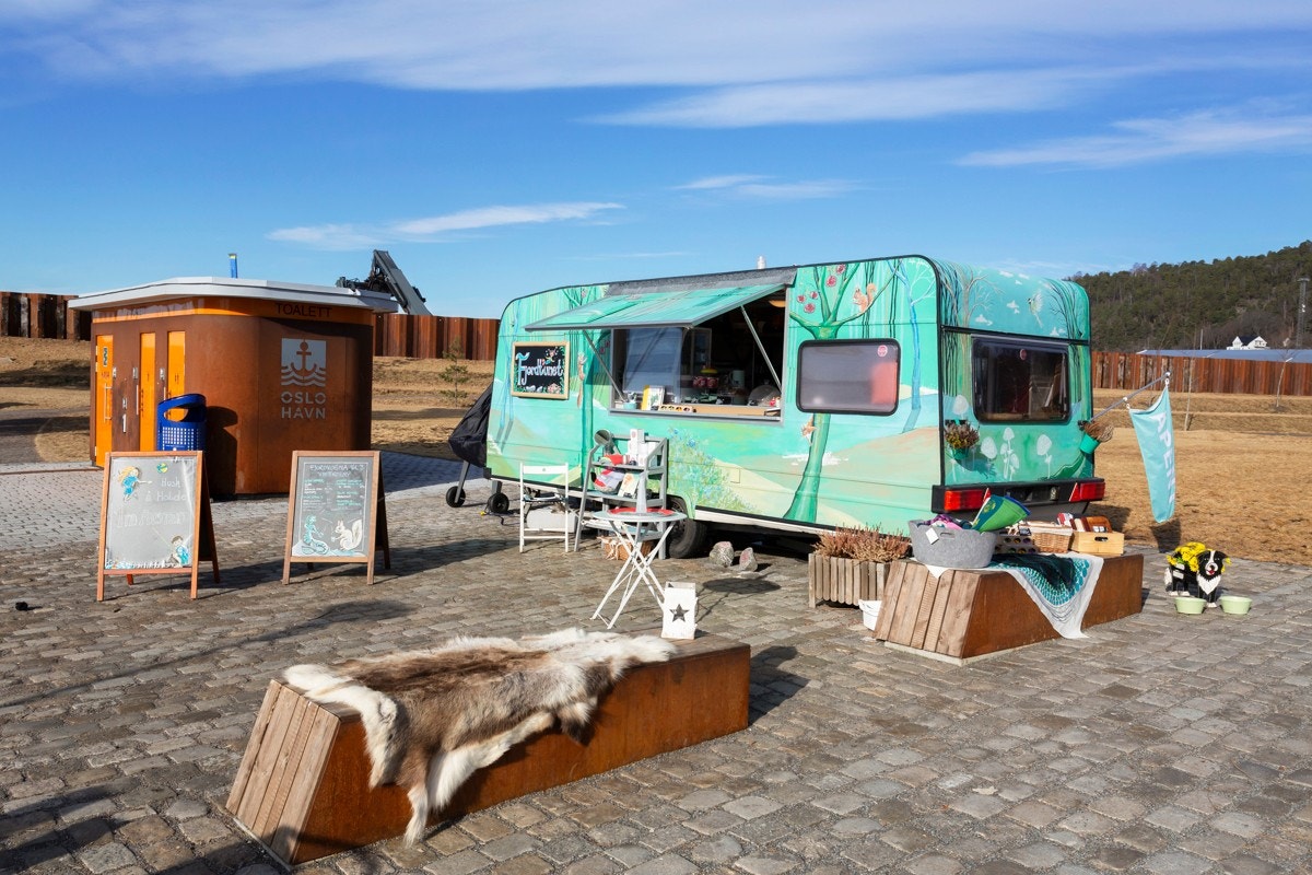 Etter en dukkert har du muligheten til å få deg noe kaldt å drikke samt noe godt å spise! Galleribilde