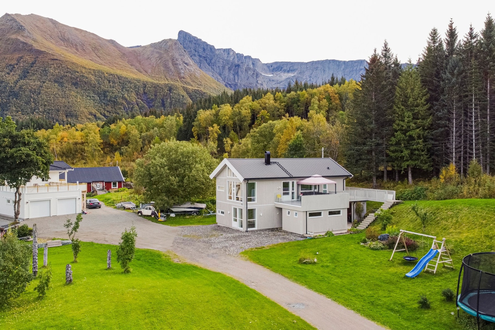 Velkommen til Leinesveien 46 og dette gjennomførte huset fra 2014! Galleribilde