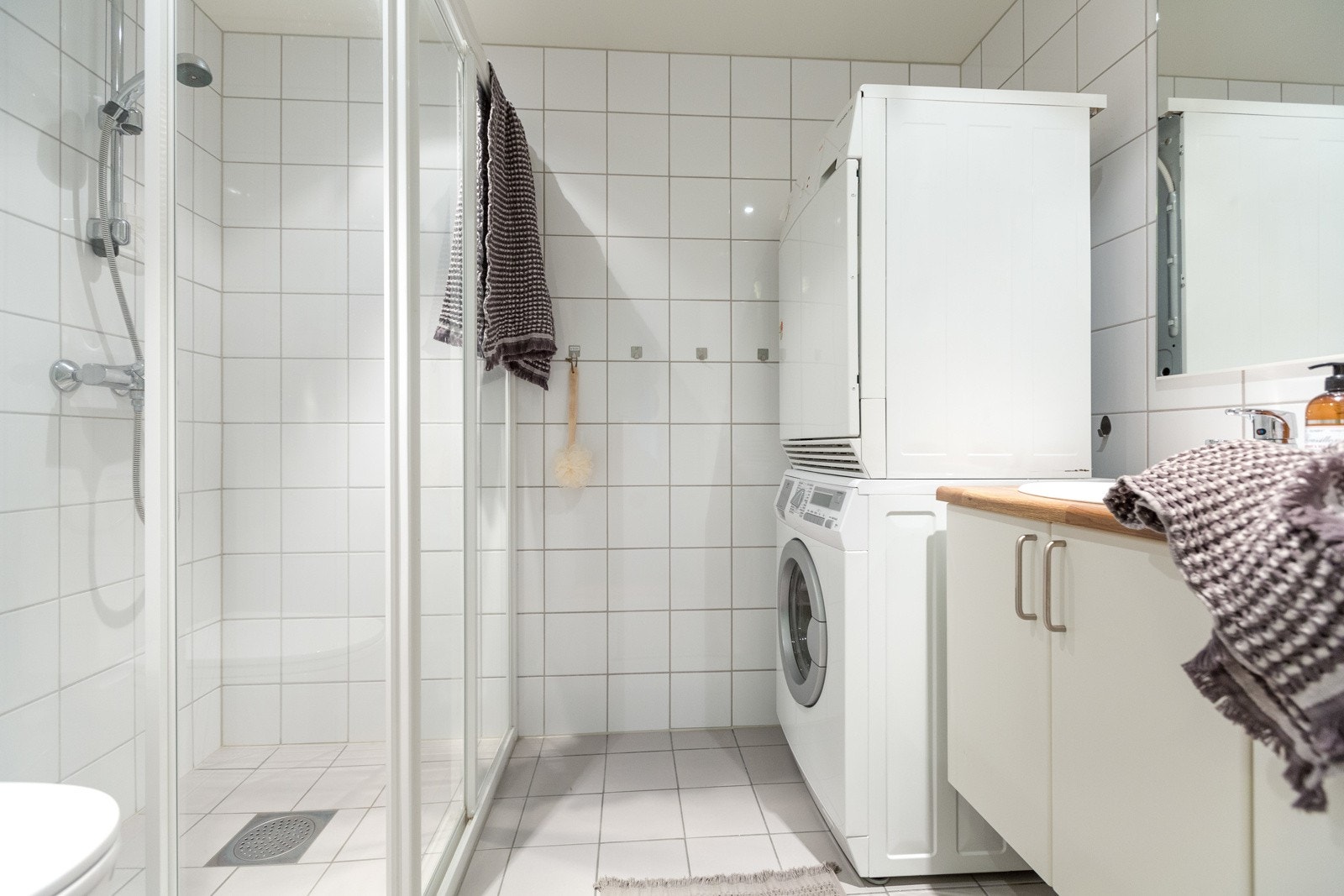 Begge bad er utstyrt med dusj Galleribilde