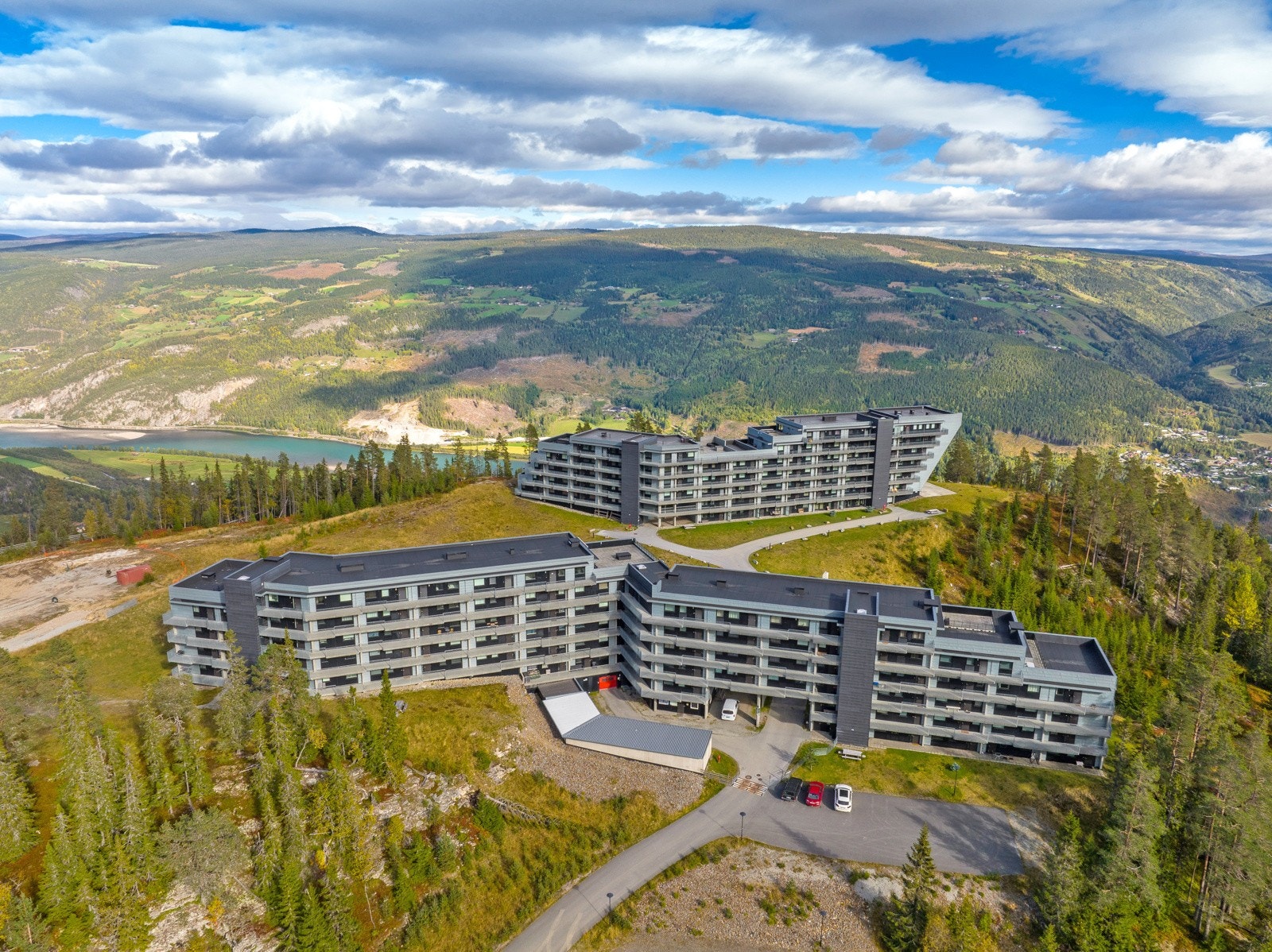 Krystallen består av 2 blokker med tilsammen 129 selveierleiligheter. Galleribilde