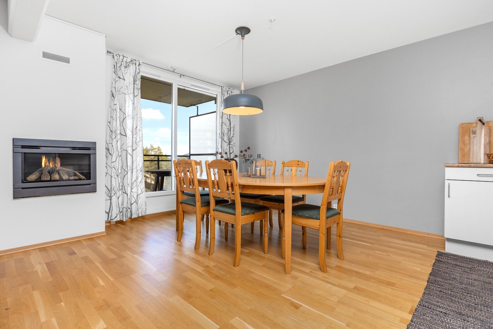 En gasspeis varmer godt opp og skaper en lun og god stemning i rommet Galleribilde