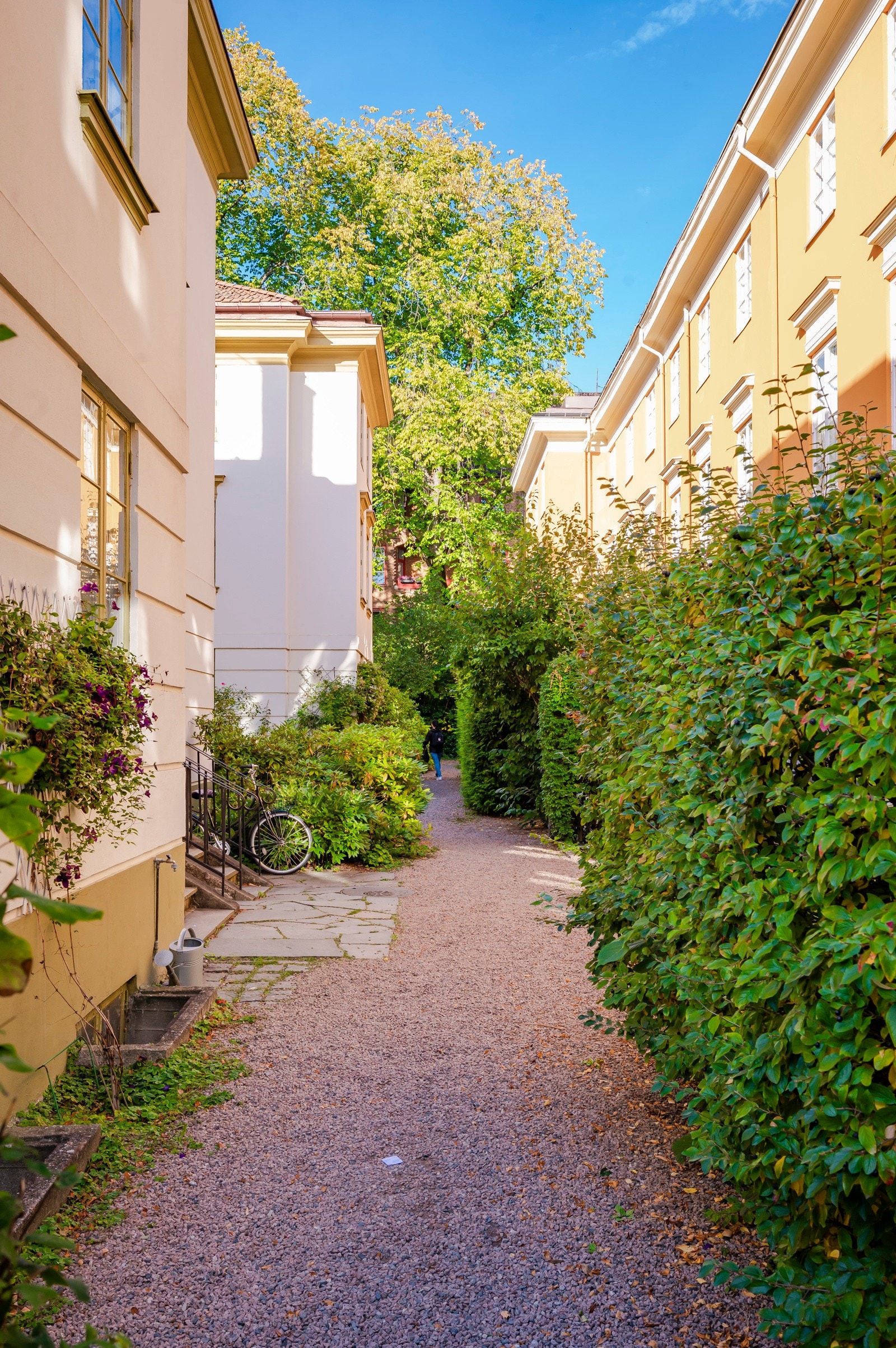 Eiendommen byr på grønne, idylliske omgivelser, velholdte fasader og den rette townhouse-følelsen. Galleribilde
