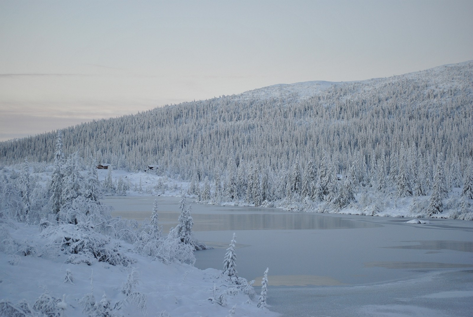 Nordre Vorsetvann og Vorsetdalen i vinterprakt Galleribilde