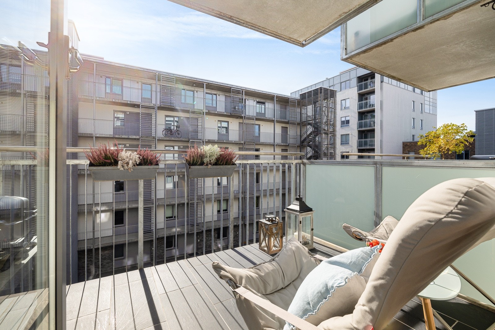 Fra stuen er det utgang til en herlig balkong. Galleribilde