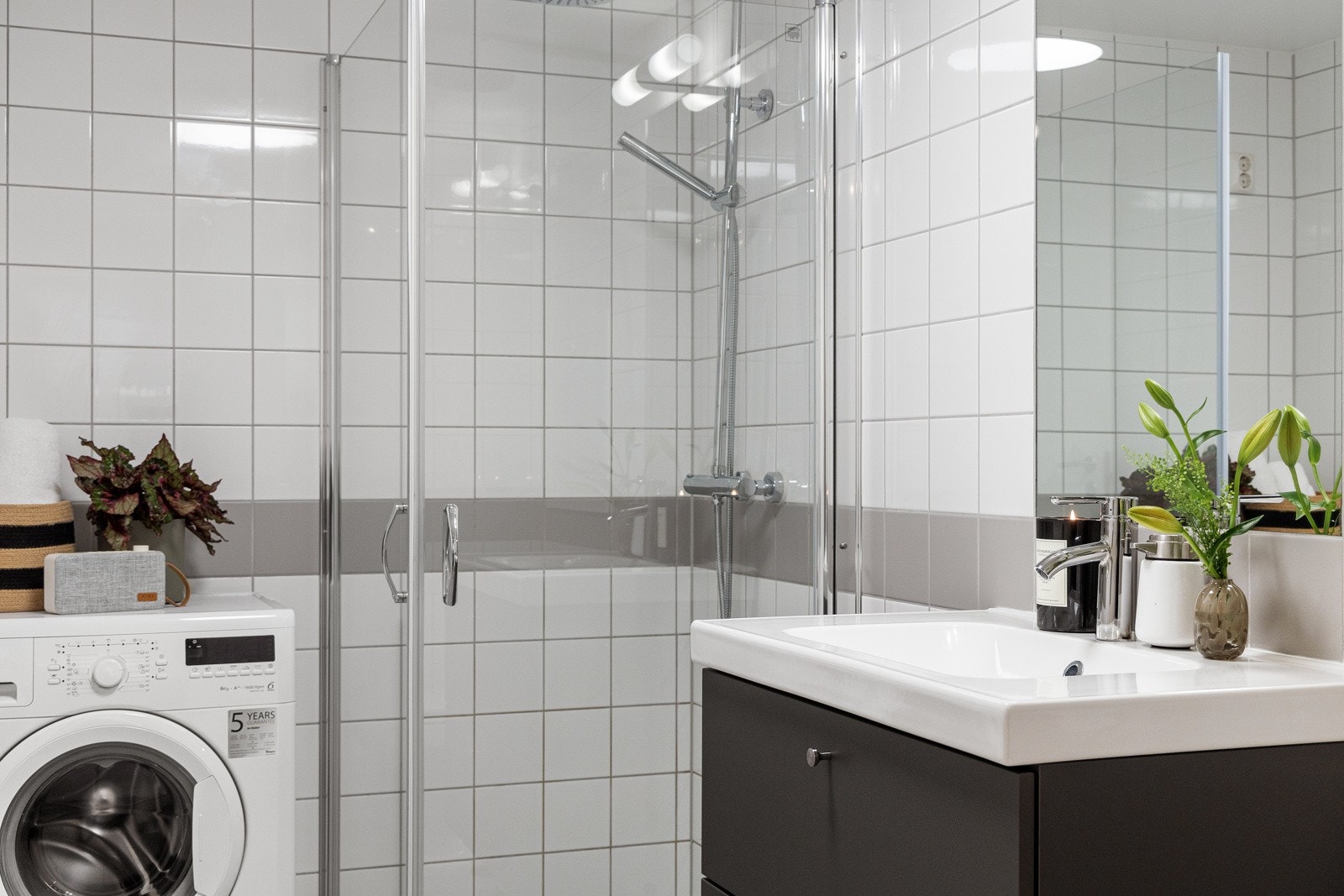 Varmekabler i gulvet sørger for ekstra komfort i hverdagen, og er godt for morgentrøtte føtter. Galleribilde