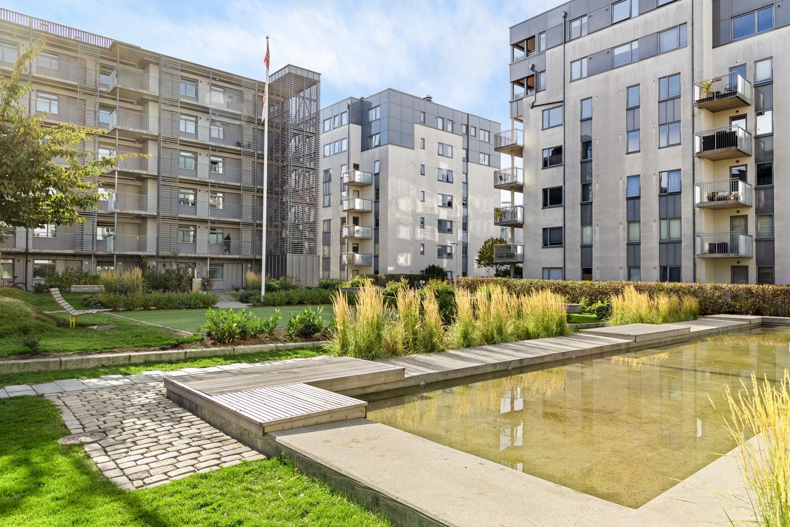 Sameiet har for øvrig pent opparbeidede fellesarealer og uteområder. Galleribilde