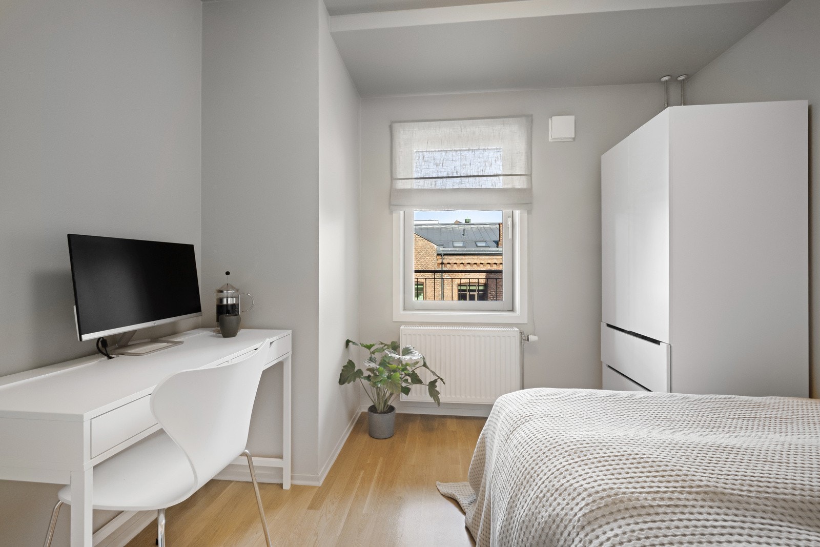 Rommet er naturligvis fleksibelt i bruk, og egner seg godt som både gjesterom, barnerom eller kontor - alt etter hva man har behov for. Galleribilde