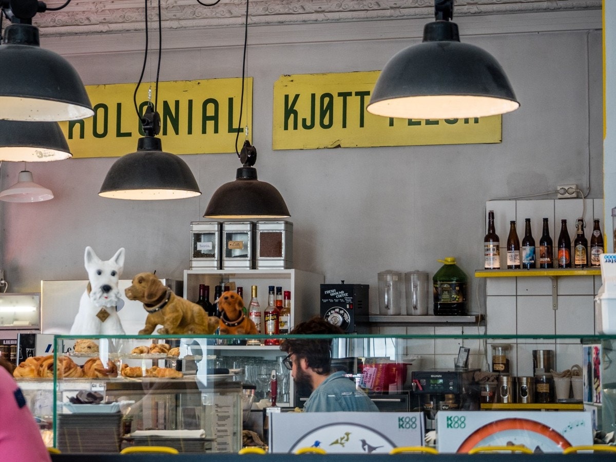 Det florerer av kaféer og restauranter i området, og det er flere unike og individuelle konsepter som preger bydelen. Liebling er en favoritt blant Løkka-beboere. Galleribilde