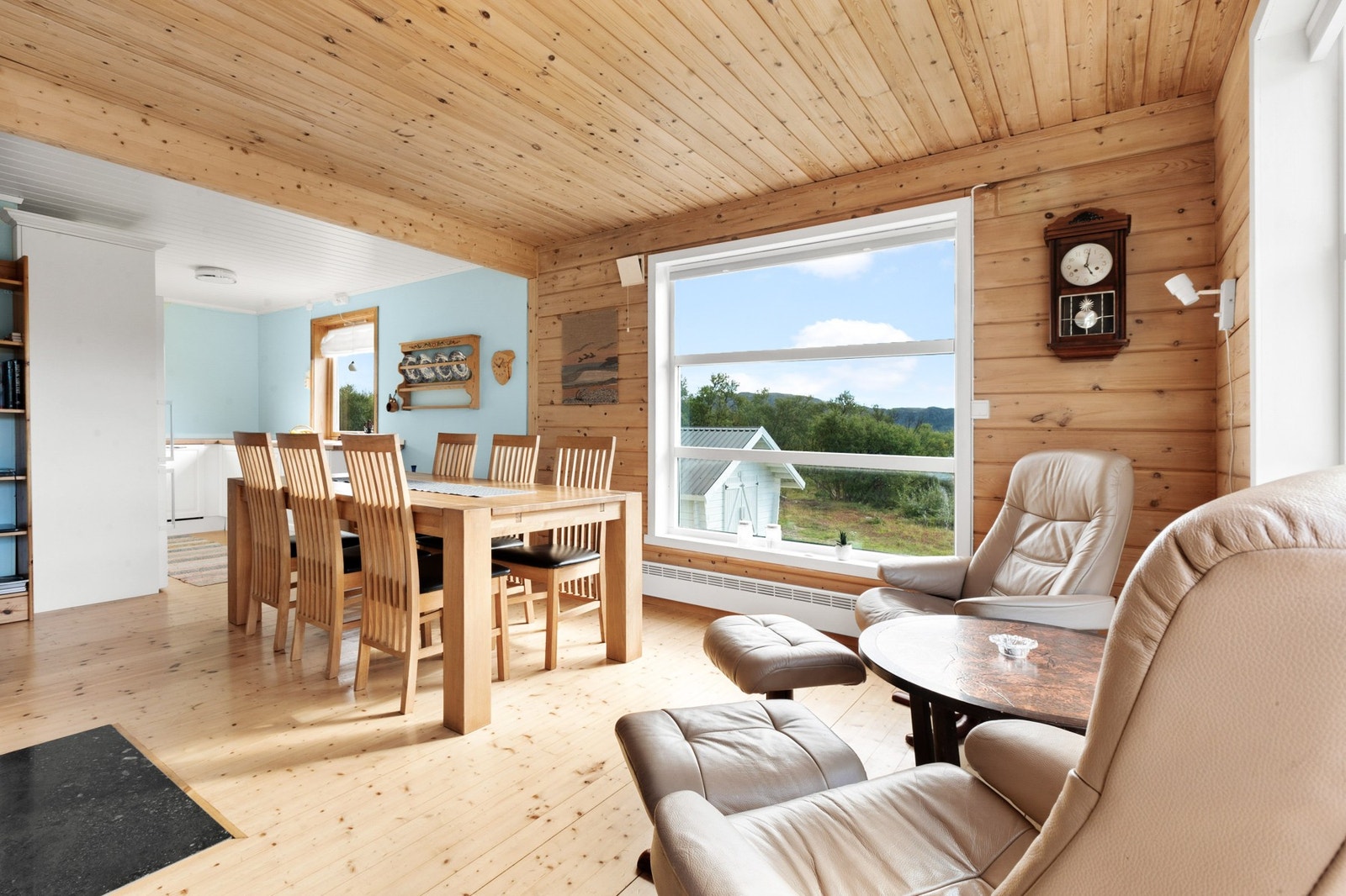 Åpen løsning mot kjøkken Galleribilde