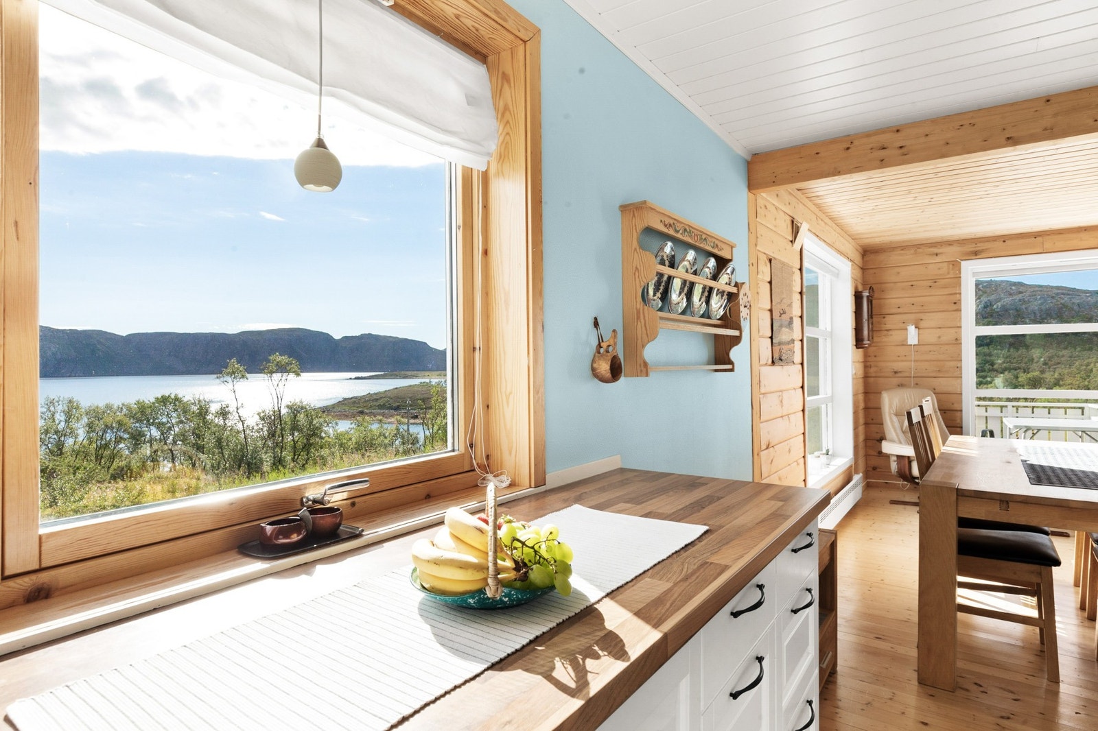 Utsikten kan også nytes fra kjøkkenet Galleribilde