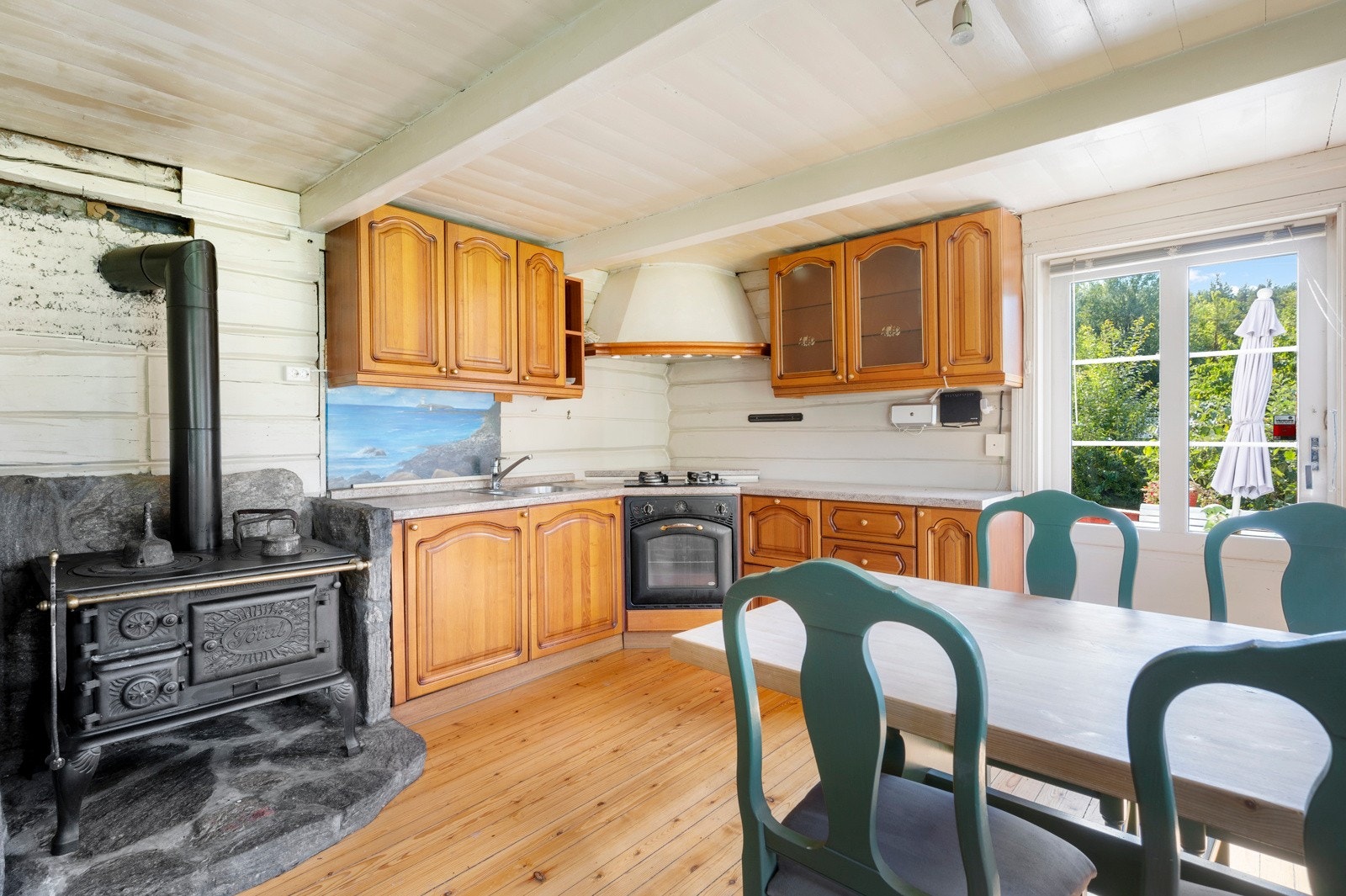 Kjøkken med utgang til terrasse Galleribilde