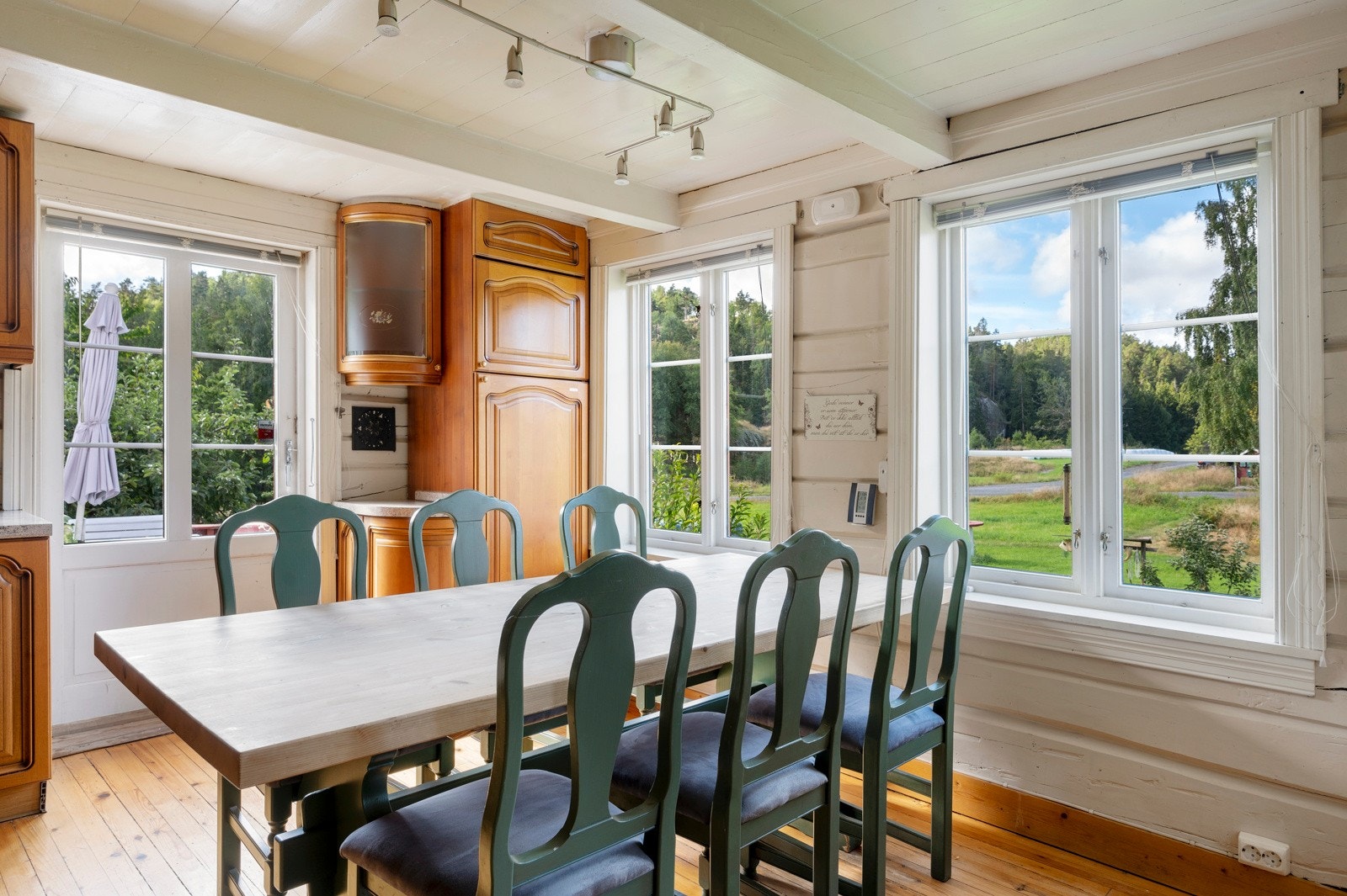 Kjøkken med utgang til terrasse Galleribilde