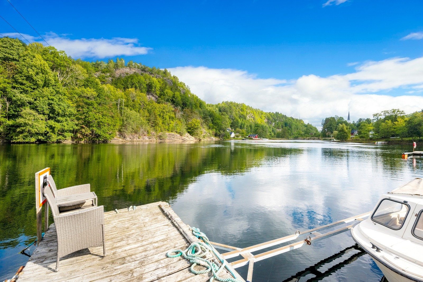 Tilhørende flytebrygge med plass til 10 båter Galleribilde