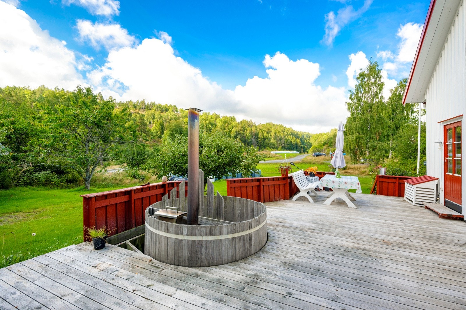 Vedfyrt stamp på terrassen Galleribilde