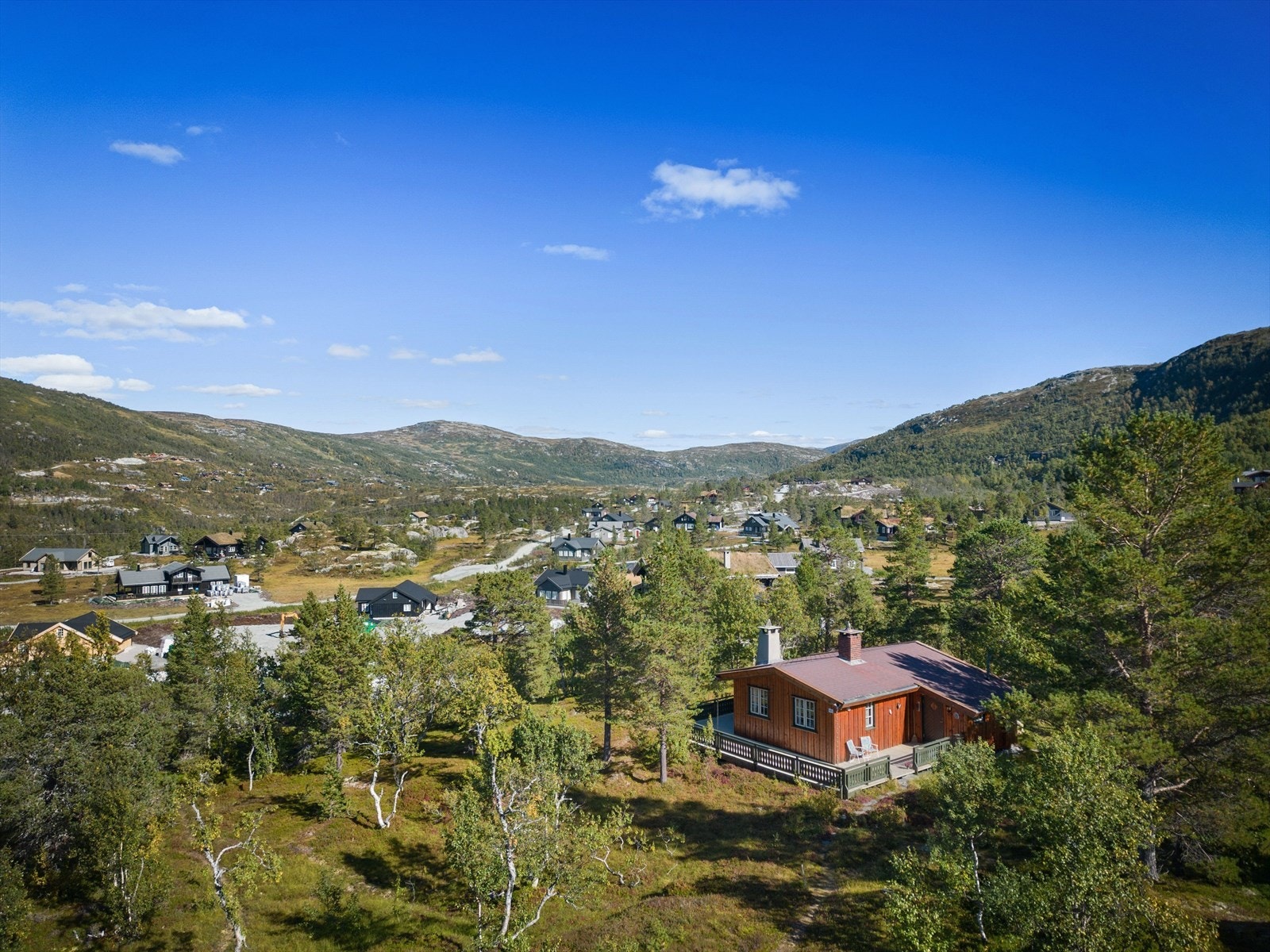 Det er under 300 meter til skiløype fra hytten, og en kort kjøretur på ti minutter til skisenter Galleribilde