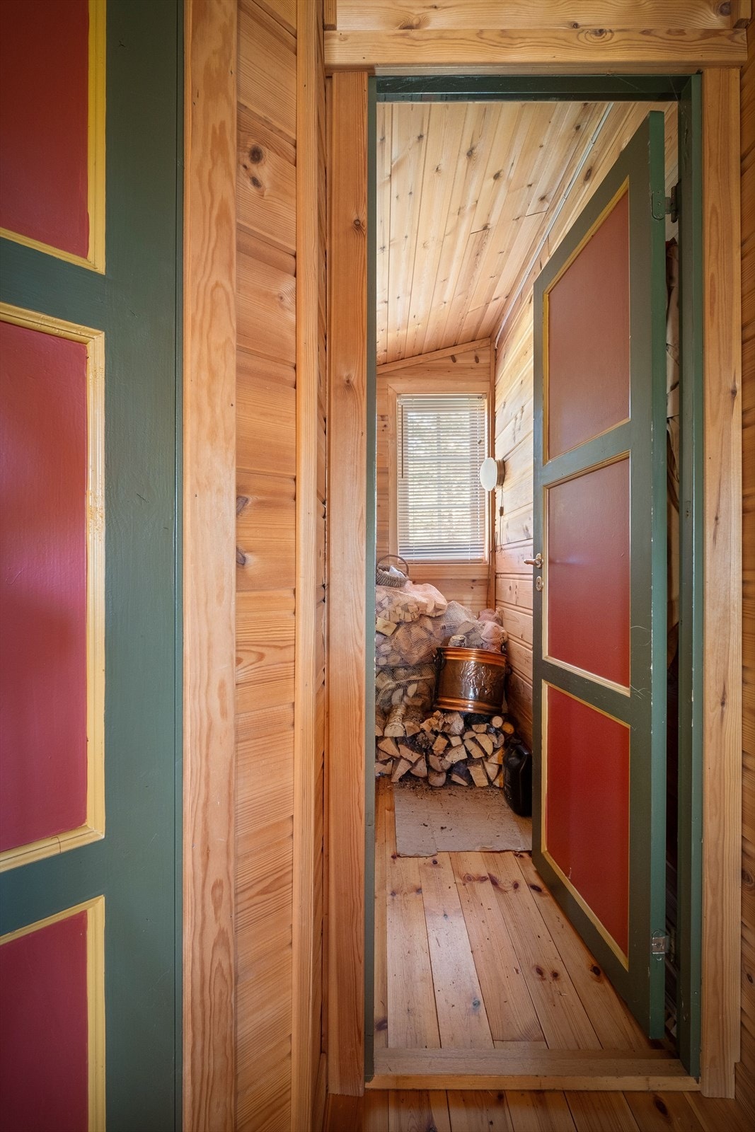 Praktisk innvendig bod som er brukt til vedlager Galleribilde