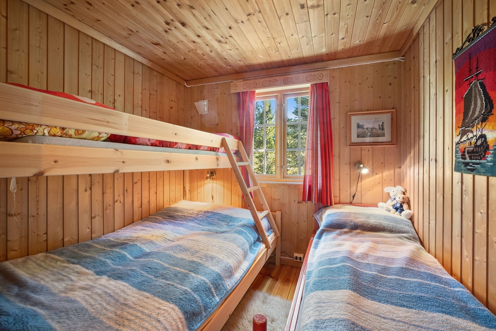 Det er 3 soverom i hytten av god størrelse Galleribilde