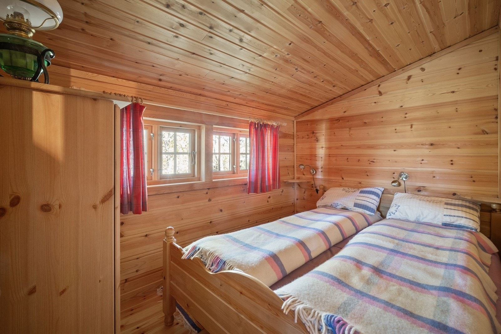 Soverom 3 av 3 - dette i tilbygget fra 1990 Galleribilde