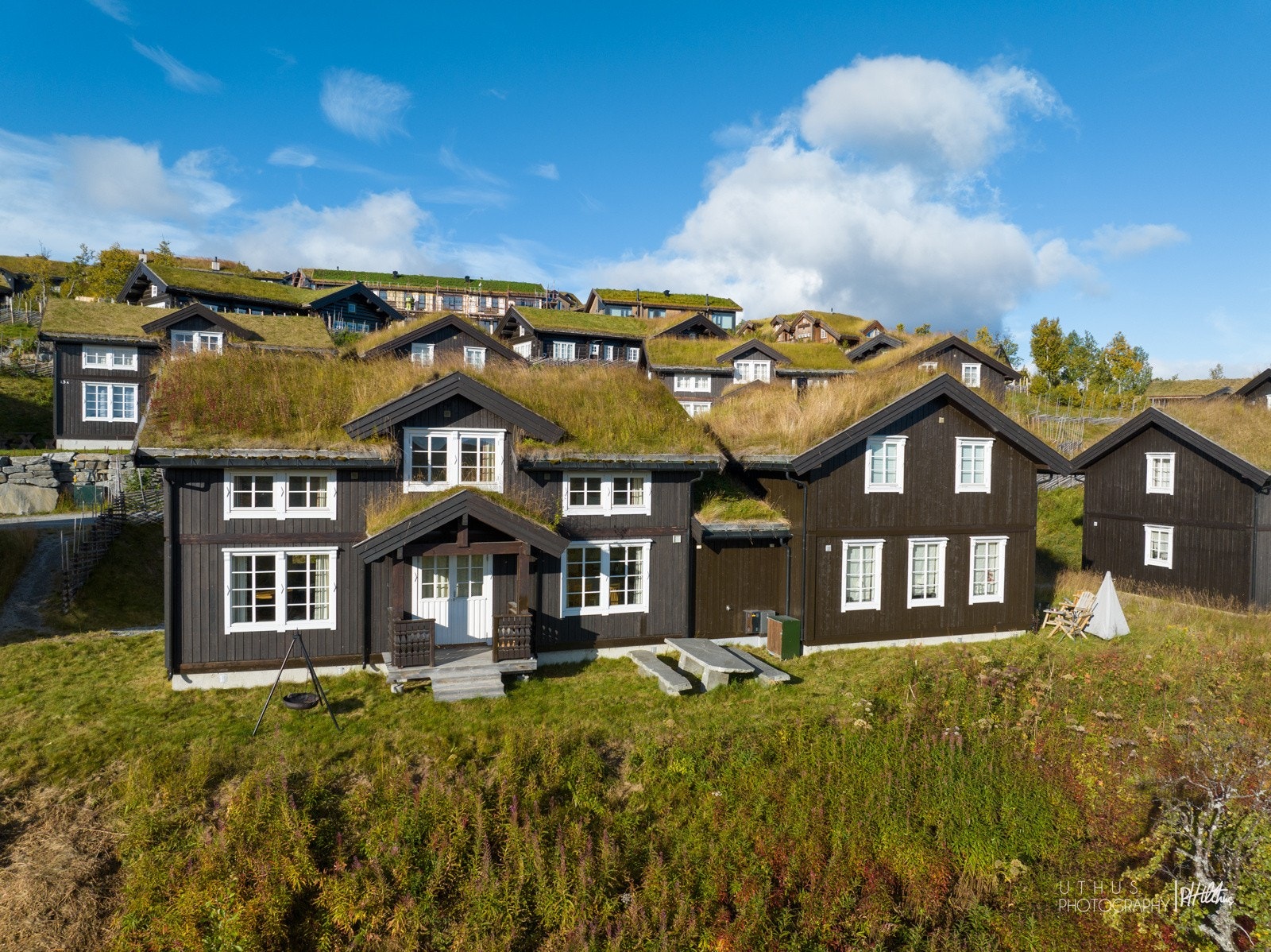 Her er det også en en liten akebakke/skibakke for barna Galleribilde