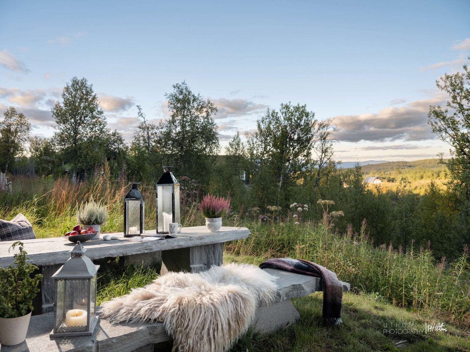 Skjermet beliggenhet med fantastisk utsikt over naturskjønne omgivelser Galleribilde