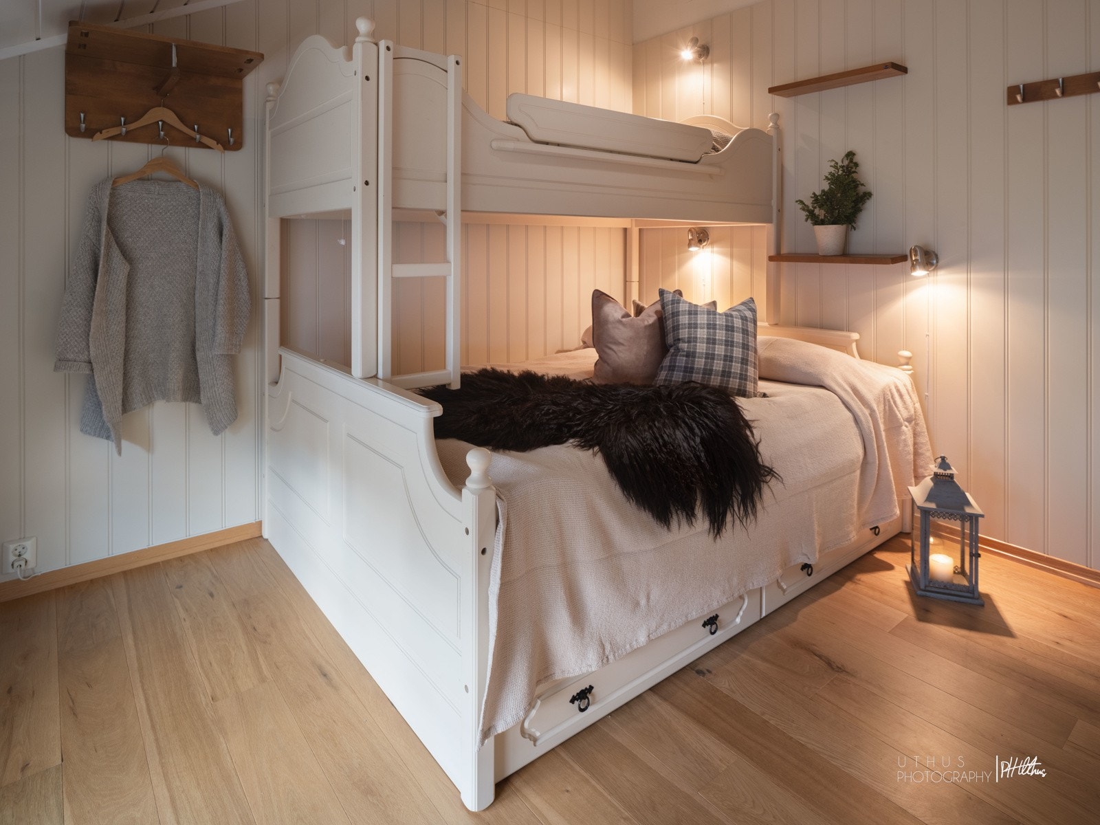 Det er totalt 4 soverom, og plass til hele familien Galleribilde