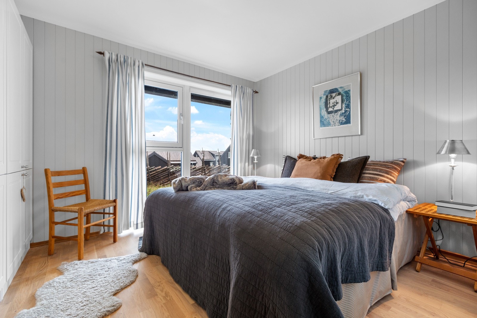 Koselig hovedsoverom med god plass til dobbeltseng. Galleribilde