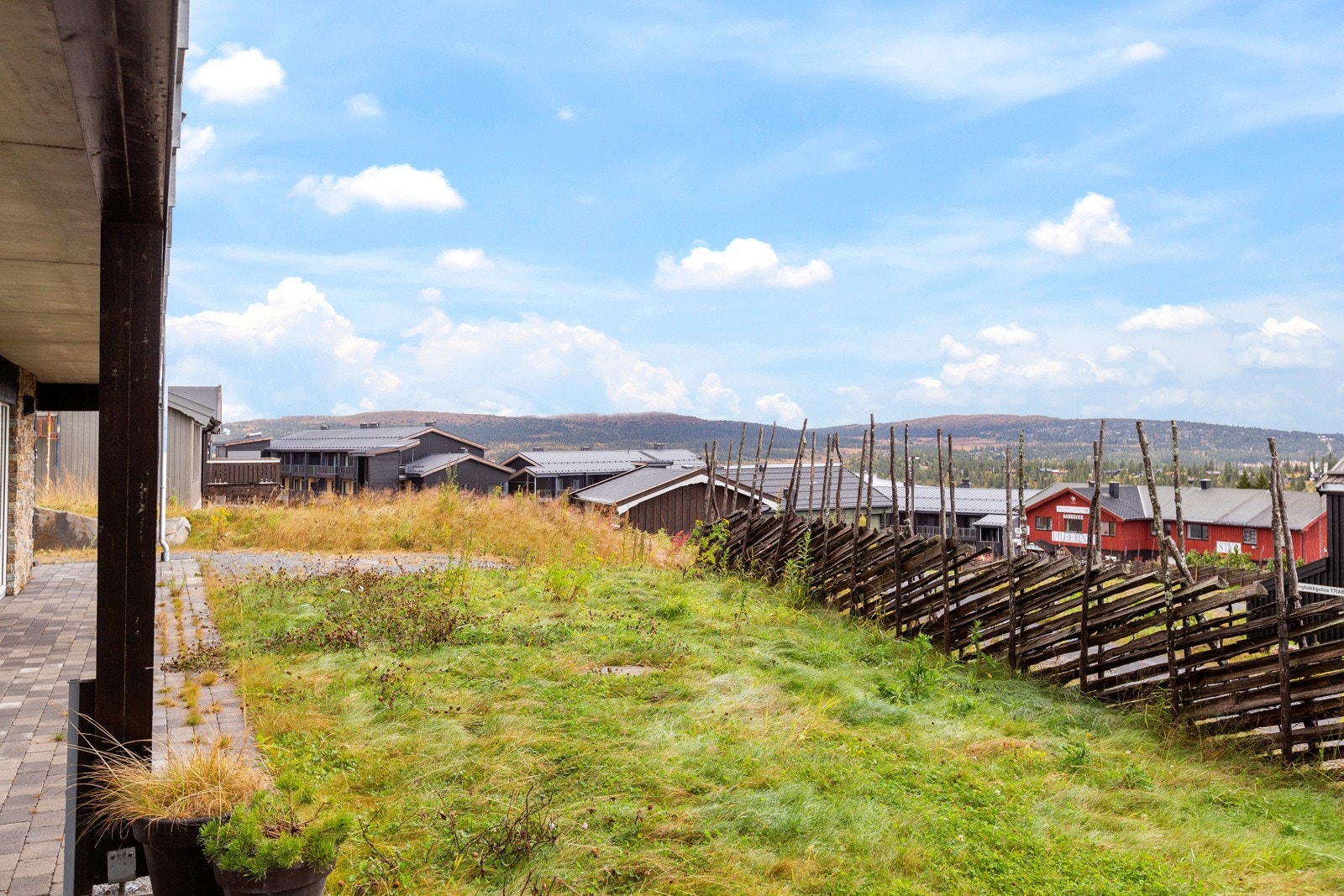 Nydelig utsikt fra uteplassen. Galleribilde