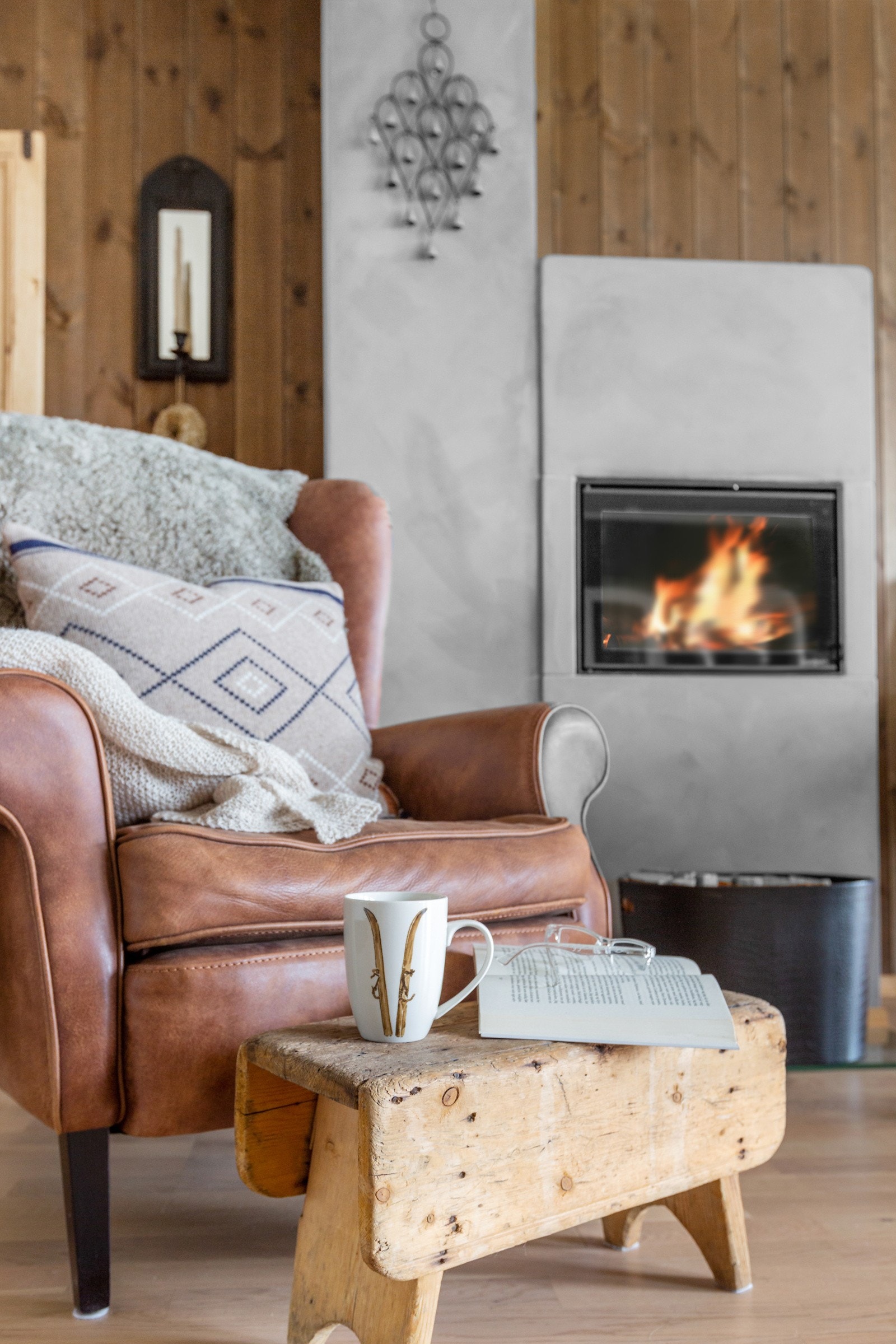 Her kan man krype opp i go'stolen og lese en bok mens man hører knitring fra peisen. Galleribilde