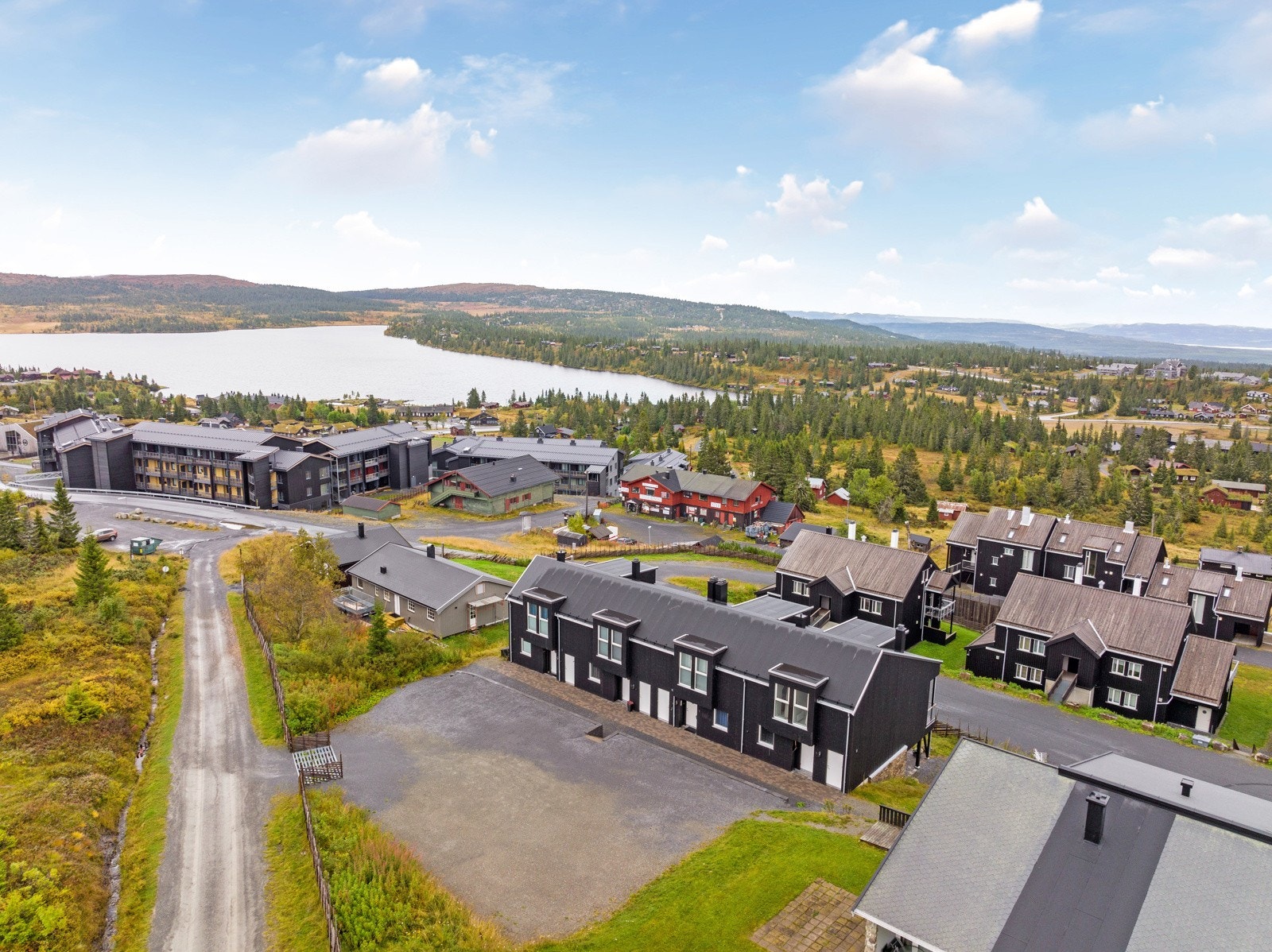 Nydelig utsikt over Sjusjøvannet og omkringliggende områder Galleribilde