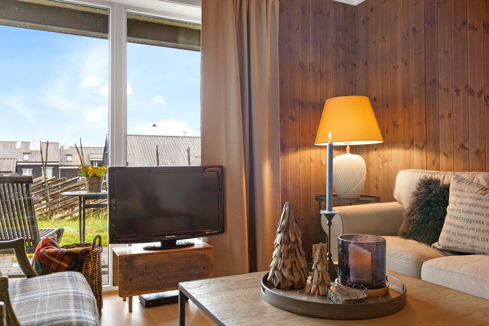 Fra sofakroken kan man nyte den fine utsikten. Galleribilde