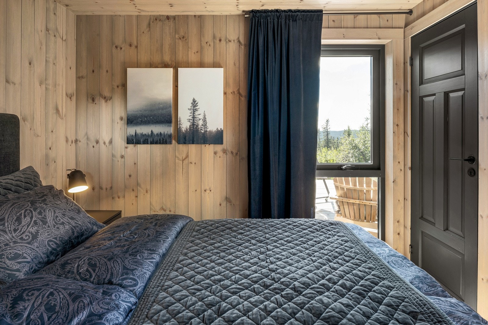 Alle soverommene har plass til seng, og møblement/ oppheng for klær og diverse. Galleribilde